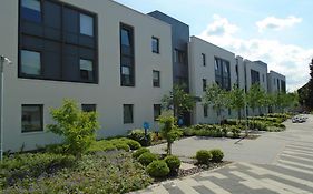 Petros Court